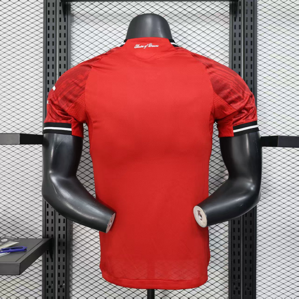 Manchester United home 2025/26